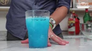 A parte gli scherzi, non esiste una storia ufficiale del cocktail angelo azzurro né una ricetta originale. Youchef Tv Angelo Azzurro Youtube