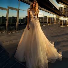 Vintage inspirierte hochzeitskleid verfügt über eine spitze mieder mit illusion hohen hals. Storeluxy Luxus Prinzessin Hochzeitskleid Spitze Appliques Dubai Vintage Brautkleid