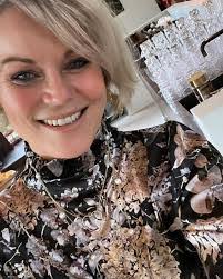 Amanda Bossen's Instagram, Twitter & Facebook