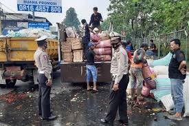 • gaji pppk jalur honorer k2 • gaji pppk berdasarkan golongan. Kendaraan Kelebihan Muatan Yang Langgar Aturan Capai 70 Tiap Hari Warta Pontianak