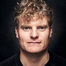 Mann vom Podcast von Hazel Brugger und ihrem Mann (@SpitzerThomas)