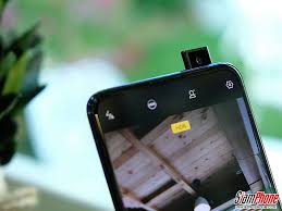 Vivo v15 pro · 6 gb, 8 gb · 128 gb · 48 mp · qualcomm snapdragon 675. Hands In Vivo V15 Pro The Most Outstanding Design With Pop Up Front Camera No Border Screen Gradient Back Cover With 3 Lens Ai Triple Camera