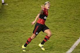 Para levar pedro, o flamengo terá que desembolsar 16 milhões de euros (r$ 86,8 mi, na cotação atual), dos quais dois milhões em bônus do empréstimo, valores combinados no contrato vigente. Pedro Faz Golaco De Escorpiao Em Treino Do Flamengo Assista