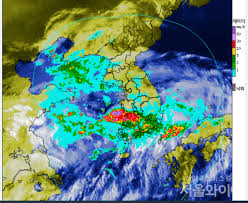 태풍 '오마이스'에 상가·주택 침수, 도로 유실 등 피해 속출. 2eij2jfluxyxqm