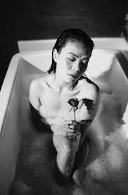 Nguyễn Hải Yến nóng bỏng với ảnh nude trong bồn tắm, tâm sự đàn bà tuổi 30  | Báo Dân trí