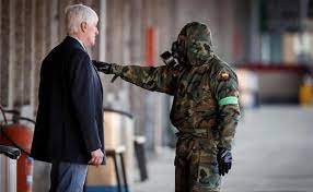 Este concepto de teoría política fue acuñado por el jurista alemán carl schmitt, constituido como la situación extrema del estado, en la cual el soberano ejerce su facultad de determinar al enemigo público, trascendiendo, si es necesario. Estado De Alarma De Excepcion Y De Sitio En Espana Que Es Que Y Que Los Diferencia El Correo