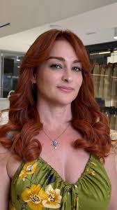 Como colorista y extensionista, sé que lograr un match perfecto entre el  color del cabello natural y las extensiones puede ser un verdadero reto.  Por eso amo trabajar las extensiones de forma ...