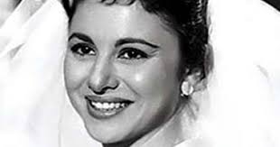 قدمت الفنانة التونسية هند صبري، جائزة فاتن حمامة للتميز للفنانة منة شلبي، في مهرجان القاهرة السينمائي الدولي في دورته الـ 41 والمهداة لروح الناقد السينمائي يوسف شريف رزق الله. Ù…Ù† ØµØ¨Ø§Ø­ Ù„ÙØ§ØªÙ† Ø­Ù…Ø§Ù…Ø© Ø£Ù‡Ù… Ù†ØµØ§Ø¦Ø­ Ø§Ù„Ø¬Ù…Ø§Ù„ Ù…Ù† Ù…Ø°ÙƒØ±Ø§Øª Ø²Ù…Ù† Ø§Ù„ÙÙ† Ø§Ù„Ø¬Ù…ÙŠÙ„ Ø§Ù„ÙŠÙˆÙ… Ø§Ù„Ø³Ø§Ø¨Ø¹