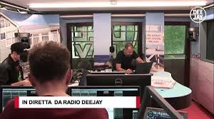 Durante la cerimonia è stato fatto ascoltare un messaggio del diplomatico felice dopo aver organizzato due voli dal congo per rimpatriare 300 italiani. Radio Deejay A Il Volo Del Mattino Fabio Rovazzi