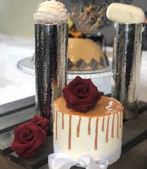 A superior workmanship goes hand in hand with multifaceted shapes, colours and wonderful kitchen designs. Design Torten