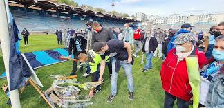 His cause of death has not been revealed as french football mourns his passing. Py1rq96upqcnkm
