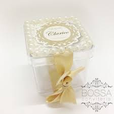 Acrílico Transparente Caixinha De Acrilico Decorada Com Fita Caixa De Acrilico Com Adesivo E Perolas Na Tampa Fechada Com Laco De Fita De Cetim Personaliza Caixa De Acrilico Embalagens Para Cupcakes Caixa Bem Casado