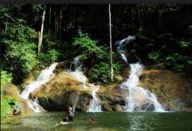 Air terjun dapat berupa buatan yang biasa digunakan di taman. Air Terjun Ayer Putih Di Johor Lokasi Mandi Manda Yang Sangat Permai Untuk Pelancong Tempat Menarik