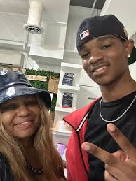 Reesie's Marvelous Hats ™️