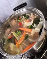 Siapkan sebuah wajan dan kemudian panaskan minyak, lalu kalian dapat menumis bumbu halus, serai, daun jeruk, daun salam, hingga sampai berbau harum. Pin On Recipes Soups