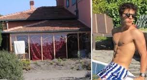 Dal nostro inviato paolo g. Beppe Grillo Il Figlio Ciro Accusato Di Stupro Perquisita La Villa Al Mare Di Bibbona