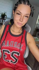 Shakira Listening to Sprinter