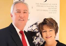 Lori Ettinger's Instagram, Twitter & Facebook