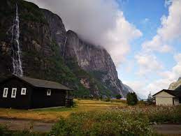 Du vil også få kjøpt kjeragmedaljen der. Foto Galerie Kjerag Lysebotn Camping Resort Norwegen