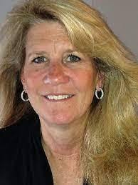 Krista Holmes's Instagram, Twitter & Facebook