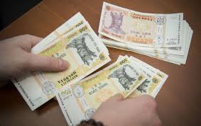 Cursul bnr la 31 decembrie 2020 este 1 euro = 4.8694 lei (închiderea exercițiului financiar 2020). Curs Valutar Bnm Pentru 15 Decembrie Cat Costa Astazi Un Euro Si Un Dolar Foto