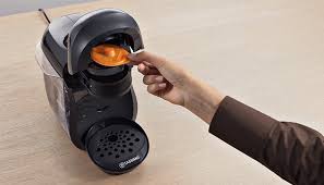 Pour détartrer votre machine à café, il suffit de mettre un cycle en route avec une solution détartrante, et sans café, évidemment. Comment Utiliser Votre Machine Tassimo Premiers Pas Et Reglages Tassimo