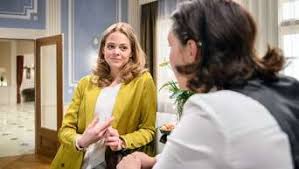 Sie spürt aber, dass florian der vertraute umgang mit seinem bruder fehlt, und versucht ihn aufzumuntern. Sturm Der Liebe Ard Telenovela Schauspielerin Flippt Aus Wegen Dhl Panne Film Tv Serien