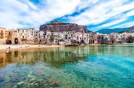 Messina an der nordöstlichen spitze ist mit seinem großen fährhafen der erste anlaufpunkt für alle, die mit der fähre oder dem zug nach sizilien anreisen. Sizilien Urlaub Die 22 Schonsten Reiseziele Mit Hotels