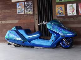 伝説の名品で飾られた大人フュージョンカスタム プロが造るカスタム バイクブロス ビッグスクーター カスタムバイク アメリカンバイク
