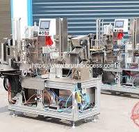 Máquina automática de pregar e instalar o cabo de madeira com escova de  pintura