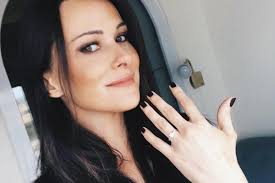 From 1997 to 2010, she coached benfica's youth team, leading them to second place in the national championship in 2005. Helena Costa Casou Se