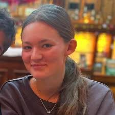 Sarah Dow's Instagram, Twitter & Facebook