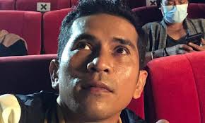 Mereka akhirnya ditangkap oleh penguatkuasa agama apabila didapati makan di tepi sungai. Jadi Ikon Muka Orang Tak Puasa Bell Ngasri Tak Sangka Watak Barkoba Laris Di Media Sosial Viral Meletop