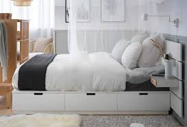 Lit queen, commode à rangement et une petite étagère. Lit Avec Rangement Ikea Les Meilleurs Modeles Selectionnes Pour Vous