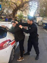 حرص محمد فؤاد على زيارة الفنانة ماجدة الصباحي للاطمئنان على صحتها، بعدما تعرضت لأزمة خلال الأيام الماضية ونقلت على أثرها إلى المستشفى ومن ثم غادرته.واصطحب المطرب المصري بناته وزوجته خلال زيارته منزل الفنانة ماجدة. Ø¨Ø§Ù„ØµÙˆØ± ÙÙŠØ³ Ø¨ÙˆÙƒ ÙˆØ±Ø§Ø¡ ÙƒØ°Ø¨Ø© ØªÙˆÙ‚ÙŠÙ Ù…Ø­Ù…Ø¯ ÙØ¤Ø§Ø¯ ÙÙŠ Ø¨Ø§Ø±ÙŠØ³