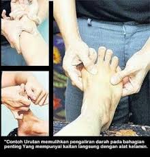 Urut Tapak Kaki Melancar Perjalanan Darah Yg Tersumpat Hands Holding Hands