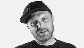 Pries forlader Republica