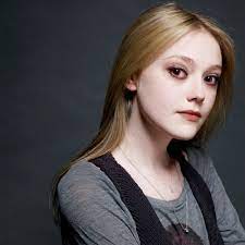 Dakota fanning is a young actress who is best known for her work in the 'twilight' films, 'coraline' and 'war of dakota fanning was born on february 23, 1994, in conyers, georgia. 29 Jane Volturi Dakota Fanning By Mymusetwilight On Deviantart