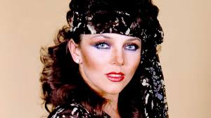 Verónica, sofía castro y el productor josé alberto castro le han rendido tributo en redes sociales. Veronica Castro Y Su Impresionante Transformacion A Traves De Los Anos Mamaslatinas Com