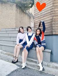 Nayeon / jeongyeon / momo / sana / jihyo / mina / dahyun / chaeyoung . Media Tweets By Twice Jypetwice Twitter Kpop Girls Kpop Girl Bands Kpop Girl Groups