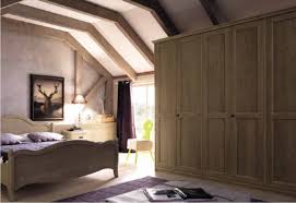 Per chi ama il legno e i colori caldi del noce, camera da letto in legno massello con armadio 6 ante o scorrevole. Camera Matrimoniale Country In Vero Legno