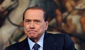 Silvio berlusconi (milano, 29 settembre 1936) è un politico e imprenditore italiano, conosciuto anche come il cavaliere, soprannome assegnatogli dal giornalista sportivo gianni brera, in ragione dell'onorificenza a cavaliere del lavoro, conferitagli nel 1977 dal presidente della repubblica giovanni leone e alla quale ha rinunciato nel 2014. Silvio Berlusconi Eta Biografia Famiglia E Figli Fidanzata Marta The Italian Times