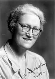 Adjusting to progress: interactions between the National Library of  Medicine and health sciences librarians, 1961-2001.