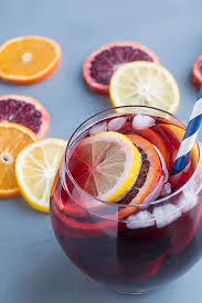 È dolce, fresca, profumatissima, leggermente alcolica e finora anche unica. Sangria Spagnola A 5 Ingredienti Ricetta Semplice E Salutare