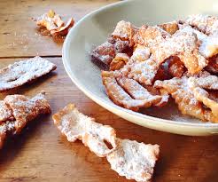 Chiacchiere friabili, gonfie, piene di bolle, sottili e croccanti! Da Dove Arrivano Le Chiacchiere Di Carnevale Gastronauta