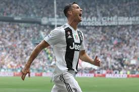 Cristiano ronaldo marca dos goles con la juventus que se enfrenta al sassuolo y rompe su mala racha. Ronaldo Breaks Juve Duck In Win Over Sassuolo Black White Read All Over