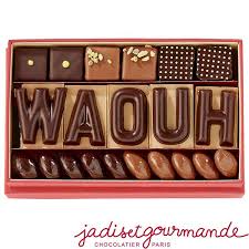 Coffret A Personnaliser Avec Un Alphabet En Chocolat Artisanal Lettres En Chocolat Noir Sur Un Socle Pral Cadeau Chocolat Chocolat Artisanal Cadeau Entreprise