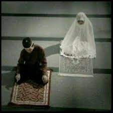 Gambar kartun muslimah suami istri. Koleksi Gambar Foto Orang Sedang Menuaikan Sholat Mereka Memang Telah Terbiasa Menggunakan Internet Di Smartphone Untuk Melihat Informasi Animasi Gambar Orang