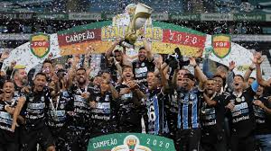 Gilberto silva cresceu em uma família pobre e, quando criança, teve que compartilhar o gosto pelo futebol com vários empregos. Trofeus Do Futebol Campeonato Gaucho