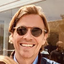 Kay Oswald's Instagram, Twitter & Facebook